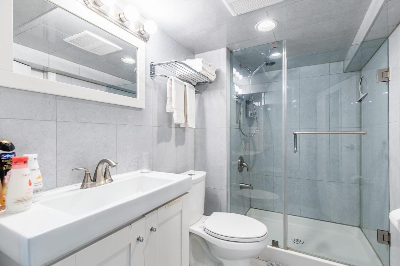 Newly Renovated - Cozy 1Br Apt With Netflix - Prime Location Toronto Extérieur photo